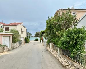 Chorvátsko, ostrov Vir -  Na predaj komplentne zariadený apartmán, len 30 m od mora!