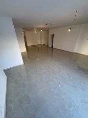 Chorvátsko- Na predaj dom s 2x apartmán s bazéno a strešnou terasou s výhľadom na more len 250m od pláže