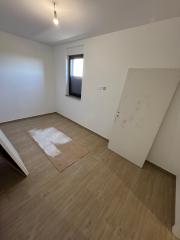 Chorvátsko- Na predaj dom s 2x apartmán s bazéno a strešnou terasou s výhľadom na more len 250m od pláže