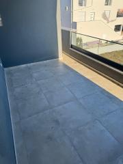 Chorvátsko- Na predaj dom s 2x apartmán s bazéno a strešnou terasou s výhľadom na more len 250m od pláže