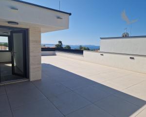 Chorvátsko - Novostavba apartmán s výhľadom na more len 150m od mora