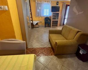 Chorvátsko- Na predaj dom 2x apartmán len 250m od mora