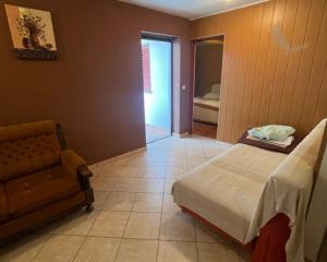 Chorvátsko- Na predaj dom 2x apartmán len 250m od mora