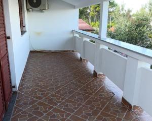 Chorvátsko- Na predaj dom 2x apartmán len 250m od mora