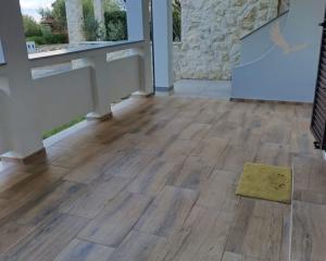 Chorvátsko- Na predaj dom 2x apartmán len 250m od mora