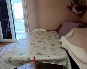 Chorvátsko- Na predaj dom 2x apartmán len 250m od mora