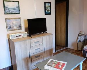 Chorvátsko- Na predaj dom 2x apartmán len 250m od mora