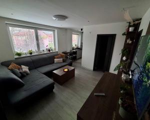 Prenájom priestranného 3-izbového bytu - kompletná rekonštrukcia, zariadený