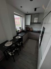 Prenájom priestranného 3-izbového bytu - kompletná rekonštrukcia, zariadený