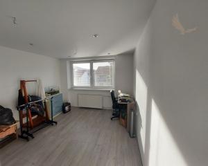 Prenájom priestranného 3-izbového bytu - kompletná rekonštrukcia, zariadený