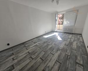 EXKLUZÍVNE: Štýlový 2,5-izbový byt s balkónom v príjmenej lokalite