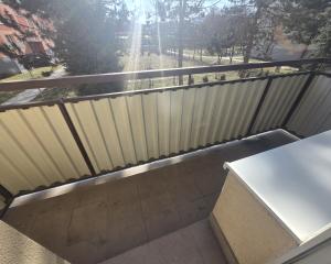 EXKLUZÍVNE: Štýlový 2,5-izbový byt s balkónom v príjmenej lokalite