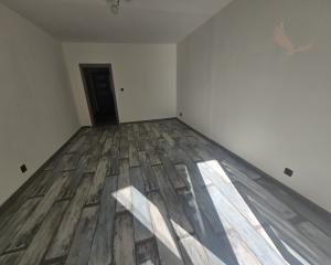 EXKLUZÍVNE: Štýlový 2,5-izbový byt s balkónom v príjmenej lokalite