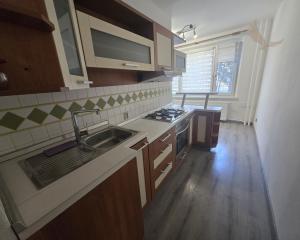 EXKLUZÍVNE: Štýlový 2,5-izbový byt s balkónom v príjmenej lokalite