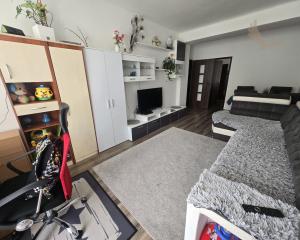 PREDAJ: 2-izbový byt s balkónom – Valaská, Hronská ulica