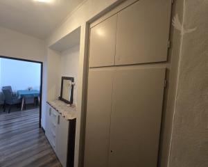 PREDAJ: 2-izbový byt s balkónom – Valaská, Hronská ulica