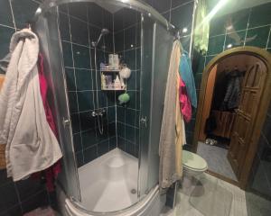 DOMOV, KDE DÝCHA DREVO: PRIESTRANNÝ 2-IZBOVÝ BYT (64 m²) – UL. RÁZUSOVA