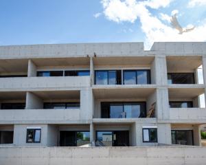 Chorvátsko : Privlaka - Na predaj apartmán s vlastnou záhradou v novostavbe, 150m od mora!