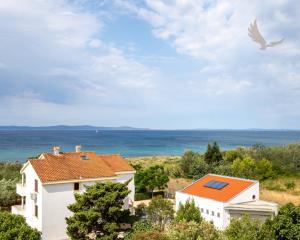 Chorvátsko : Privlaka - Na predaj apartmán s vlastnou záhradou v novostavbe, 150m od mora!