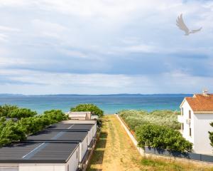 Chorvátsko : Privlaka - Na predaj apartmán s vlastnou záhradou v novostavbe, 150m od mora!