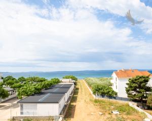 Chorvátsko : Privlaka - Na predaj apartmán s vlastnou záhradou v novostavbe, 150m od mora!