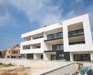 Chorvátsko : Privlaka - Na predaj apartmán s vlastnou záhradou v novostavbe, 150m od mora!