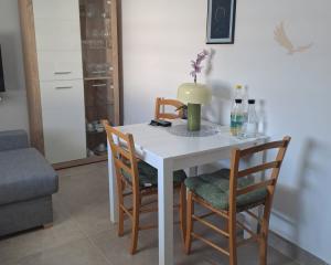 Chorvátsko - Domček v radovej zástavbe s pred záhradkou