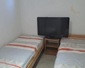 Chorvátsko - Domček v radovej zástavbe s pred záhradkou