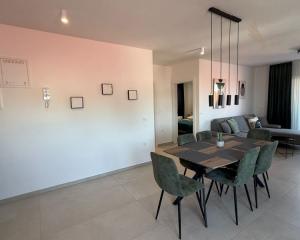 Chorvátsko - Zariadený apartmán s výhľadom na more len 250m od mora