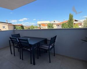 Chorvátsko - Zariadený apartmán s výhľadom na more len 250m od mora