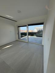 Chorvátsko -Novostavba apartmán 3x spálňa so strešnou terasou a výhľadom na more v Privlake