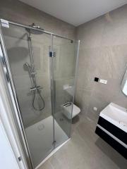 Chorvátsko -Novostavba apartmán 3x spálňa so strešnou terasou a výhľadom na more v Privlake