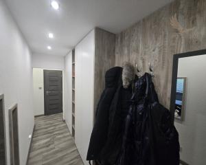 Rezervované - MODERNÝ A SLNEČNÝ: Kompletne zrekonštruovaný 1-izbový byt s loggiou v Brezne