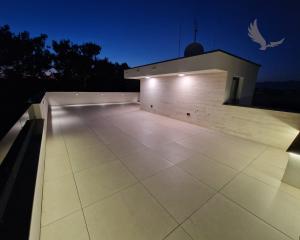 Chorvátsko - Novostavba apartmán s výhľadom na more len 150m od mora už len jeden v ponuke