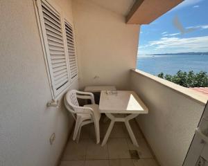 Chorvatsko na predaj: Jedinečný apartmán v Sukošane – Prvý rad pri mori!