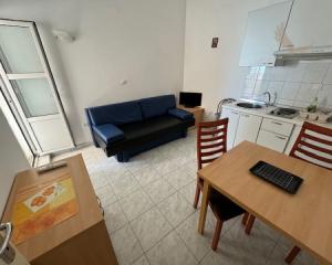 Chorvatsko na predaj: Jedinečný apartmán v Sukošane – Prvý rad pri mori!