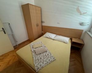 Chorvatsko na predaj: Jedinečný apartmán v Sukošane – Prvý rad pri mori!