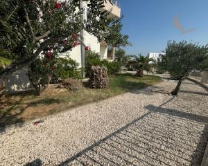 Chorvatsko na predaj: Jedinečný apartmán v Sukošane – Prvý rad pri mori!