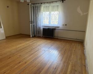 ZNÍŽENÁ CENA - Priestranný rodinný dom s veľkou záhradou - Lopej