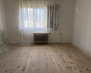 ZNÍŽENÁ CENA - Priestranný rodinný dom s veľkou záhradou - Lopej