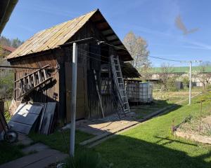 Šikovný domček s veľkou záhradou Brezno časť Zadné Halny