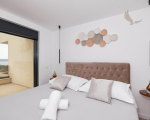 CHORVÁTSKO, MASLENICA - LUXUSNÁ MODERNÁ VILA S BAZÉNOM A VÝHĽADOM NA MORE