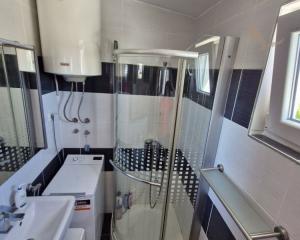 Chorvátsko, ostrov Vir - Na predaj priestranný apartmán s výhľadom na more!