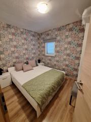 Chorvátsko ,ostrov Vir - Na predaj prízemný apartmán s terasou len 150 m od mora!