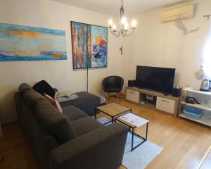Chorvátsko, ostrov Vir - Na predaj dvojpodlažný apartmán so záhradou