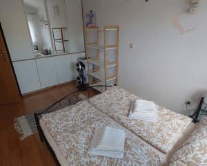 Chorvátsko, ostrov Vir - Na predaj dvojpodlažný apartmán so záhradou