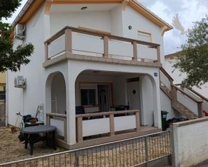 Chorvátsko - Na predaj rodinný  dom s dvoma apartmánmi na ostrove Vir