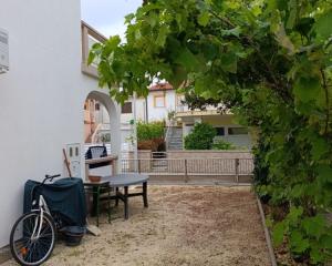 Chorvátsko - Na predaj rodinný  dom s dvoma apartmánmi na ostrove Vir