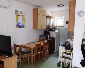 Chorvátsko - Na predaj rodinný  dom s dvoma apartmánmi na ostrove Vir