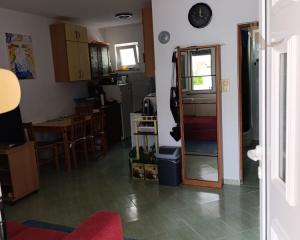 Chorvátsko - Na predaj rodinný  dom s dvoma apartmánmi na ostrove Vir
